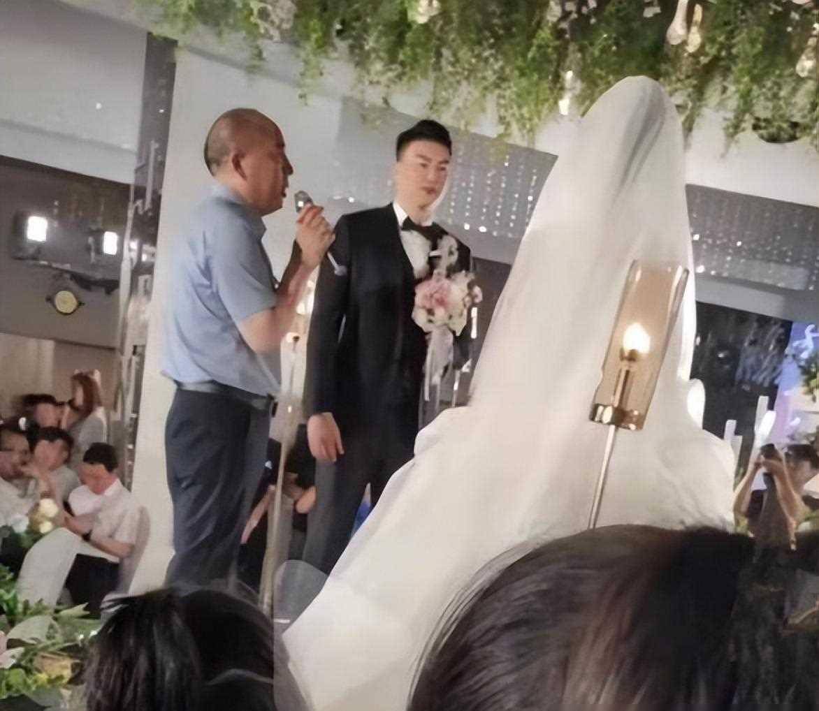 男篮李根:因财产与前妻开撕,二婚娶漂亮女博士,35岁
