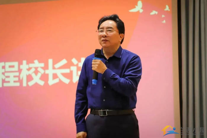 ",使每年学校考入北大清华的学生,多达几十人的全国名校长祝启程校长