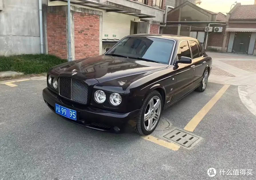 2009年640万买的宾利雅致,车牌气派,车主:现在2折却无人愿意收_搜狐