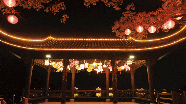 多个沉浸式夜游项目开业"迎春"_表演_游客_秦淮河