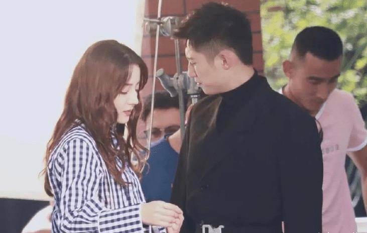 没迎来《爱情高级定制》,黄景瑜这部剧来袭,女主女二是追剧动力_剧中