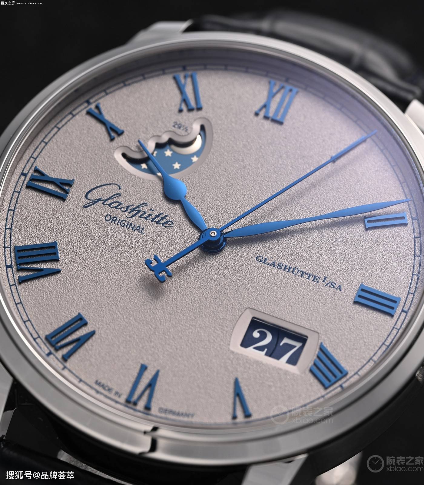 有部分遮挡,但我们也可以看到,36机芯使用了德国名表标志性的3/4夹板