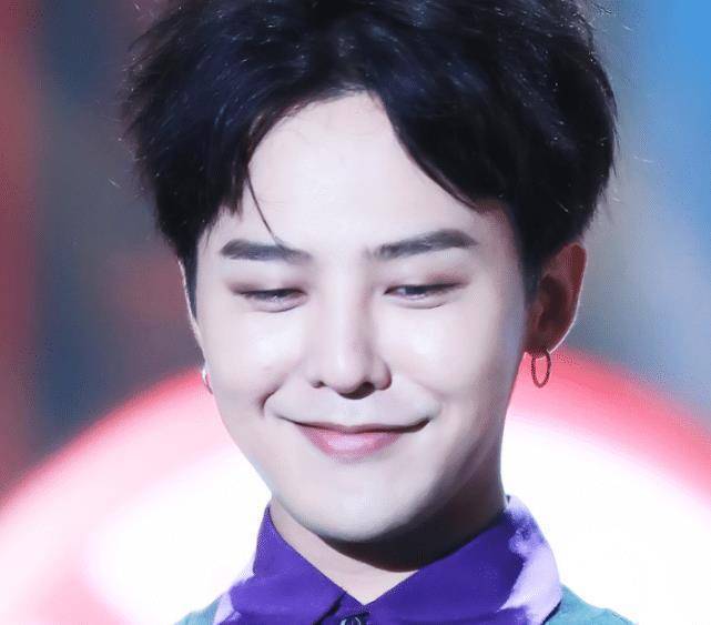 中国娱乐圈内,也有很多的人是权志龙的迷妹,比如说angelababy.