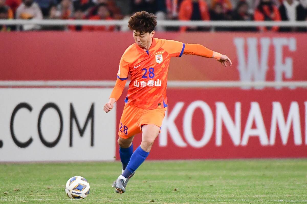 让鲁能两个位置意外迎来久违的新面孔,表现已获认可_泰山队_高准翼_右