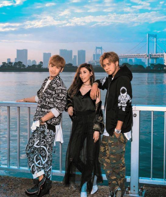 罗志祥正式取关周扬青,却依旧关注她_黑色_显得_造型