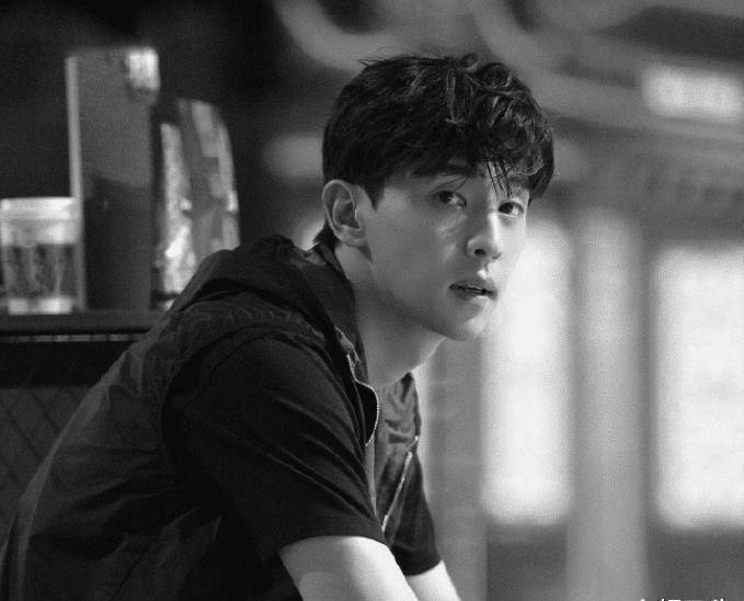 近期邓伦他是在录制《极限挑战》这档综艺节目,虽然说该综艺的重点是