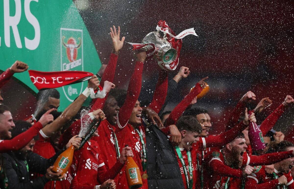 第23分钟,凯塞多在争抢中踩踏了赫拉芬贝赫.