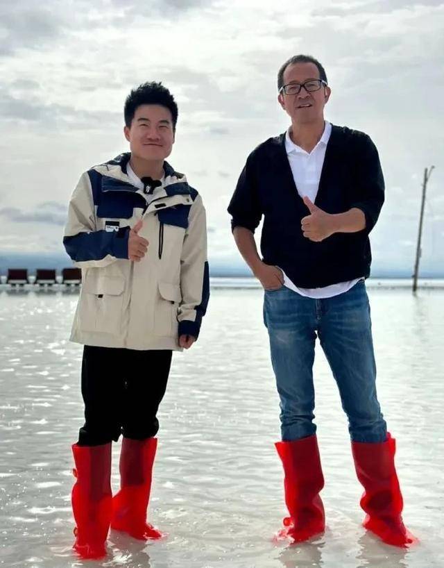 为何董宇辉访谈刘德华"尬聊"但与张艺谋聊得意犹未尽_直播间_宁浩