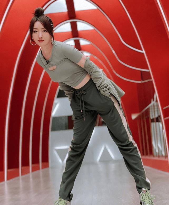 杨钰莹哪像快奔五的人?