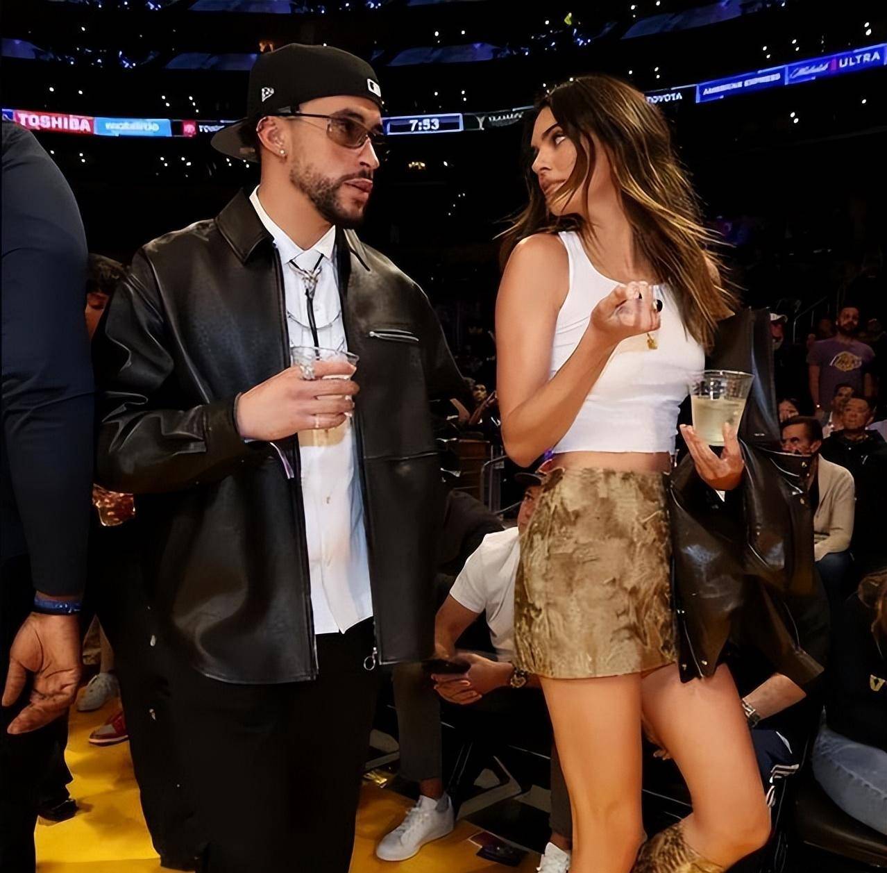 布克和詹娜复合状态大跌24投仅7中 杜兰特空砍29 11 8_太阳_比赛_网友