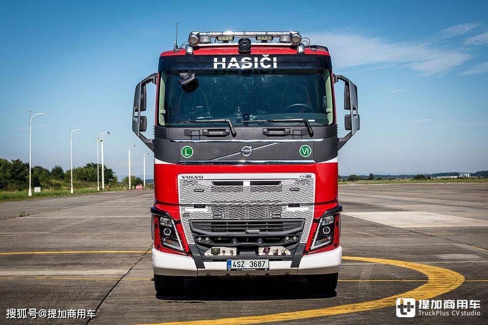 750马力,带你见识一台沃尔沃fh16消防牵引车,这配置真少见_搜狐汽车