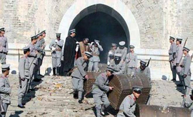 慈禧生前抓走100名男童,孙殿英炸开坟墓端倪,用途遭众人唾骂_事情_小