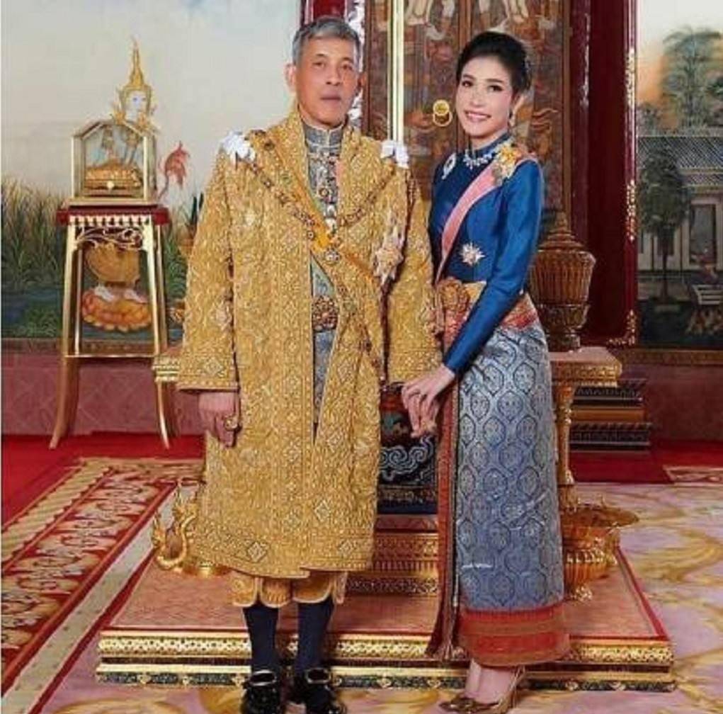 泰国王后大气晒贵妃照!