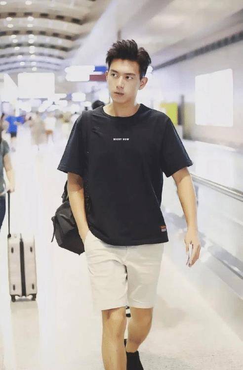 李现海外杂志造型出炉,单人双封演绎双重时尚,还是"现男友"_整体_黑色