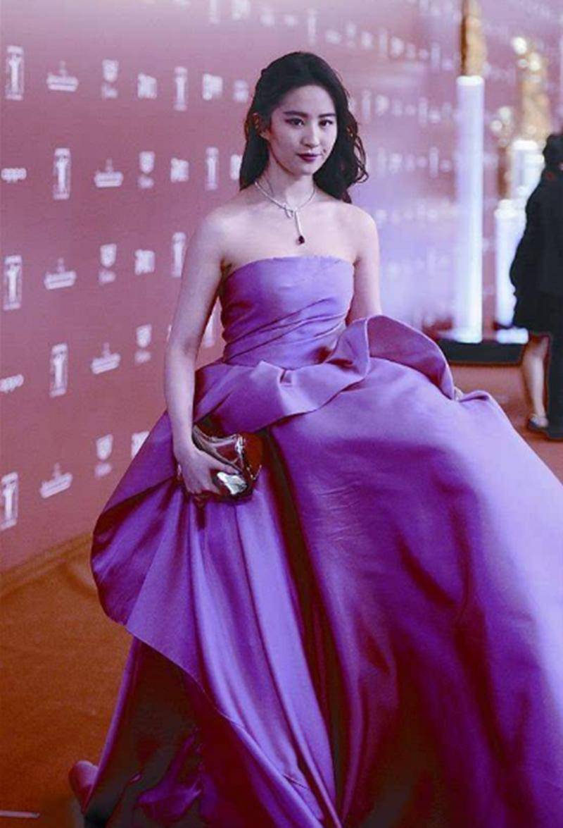 刘耀文穿紫色衣服图片