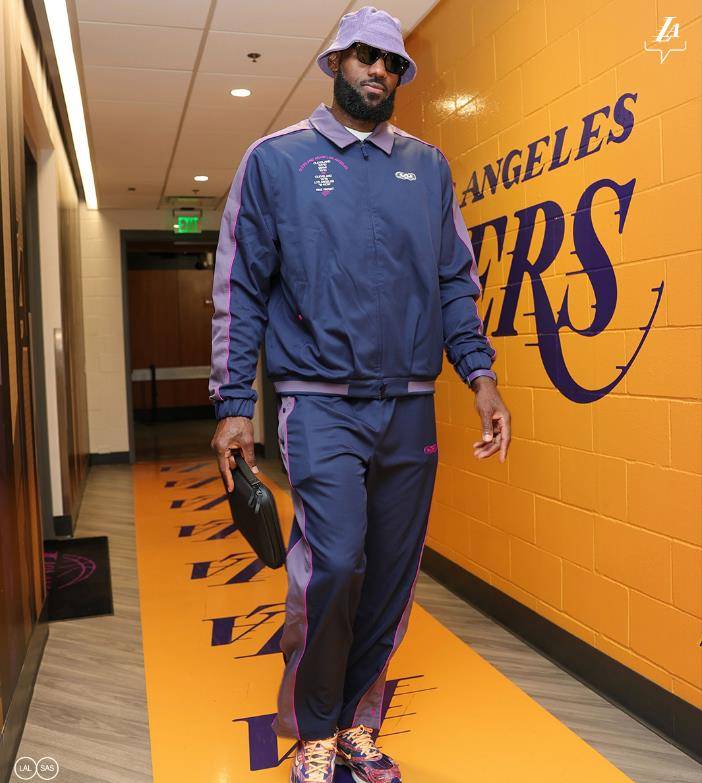 湖人官宣詹姆斯复出:养伤9天回归战西部倒一 提前入场再战文班亚马