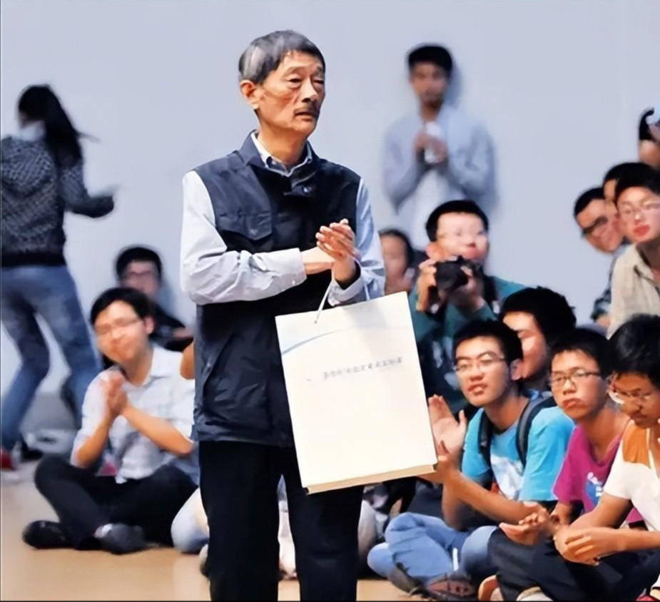 科学界的"扫地僧",布鞋院士:每个人用导航的时候都应该想到他_小文