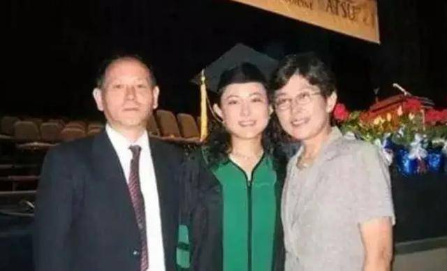 但丁尚彪压根就没有任何不舍,直接就出钱,让女儿前去美国学更多知识.