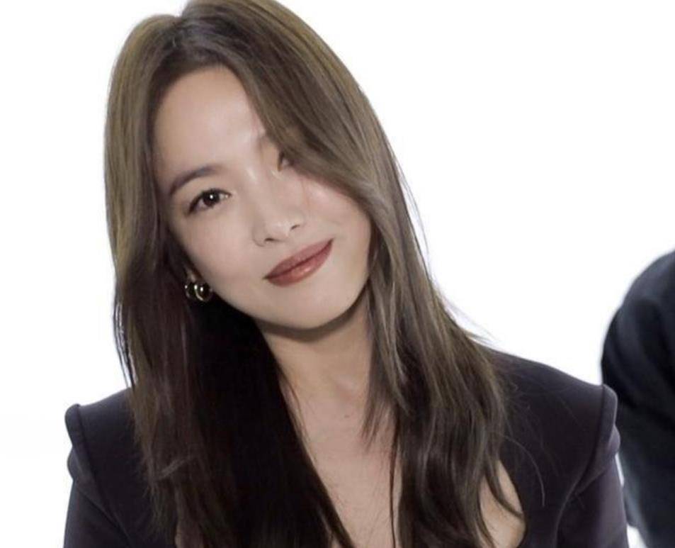 宋慧乔米兰时装秀秀身材,"括号臀"时尚动人,美丽时尚_造型_气质_风格