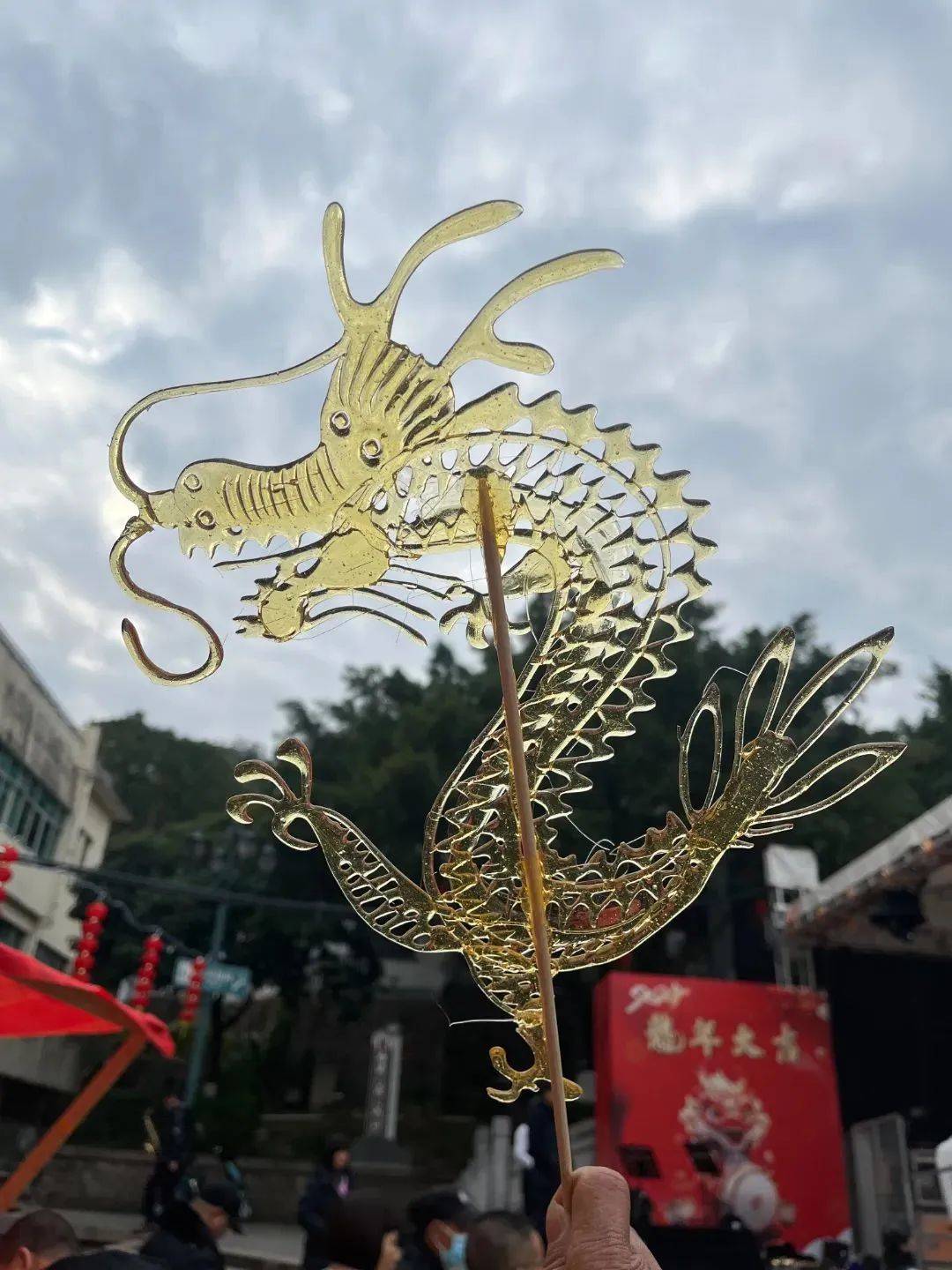 糖画题材有小说,戏曲人物,吉祥花果,飞禽,走兽,文字等内容,地道民间画