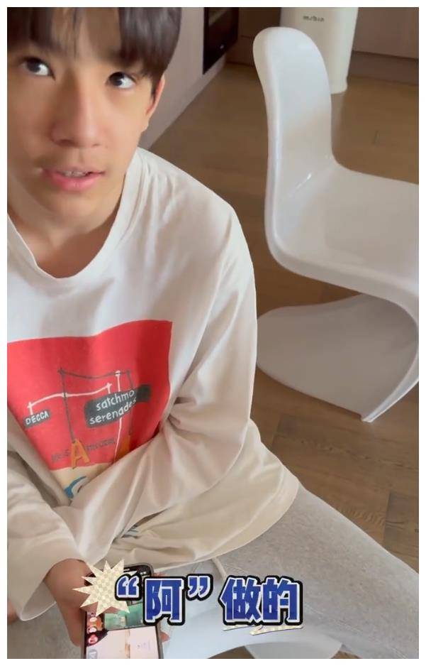 儿子15岁长胡须,五官逐渐脱离父母相似,董洁晒儿子帅气正脸_给予_公众