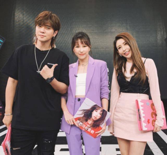 罗志祥正式取关周扬青,却依旧关注她_黑色_显得_造型