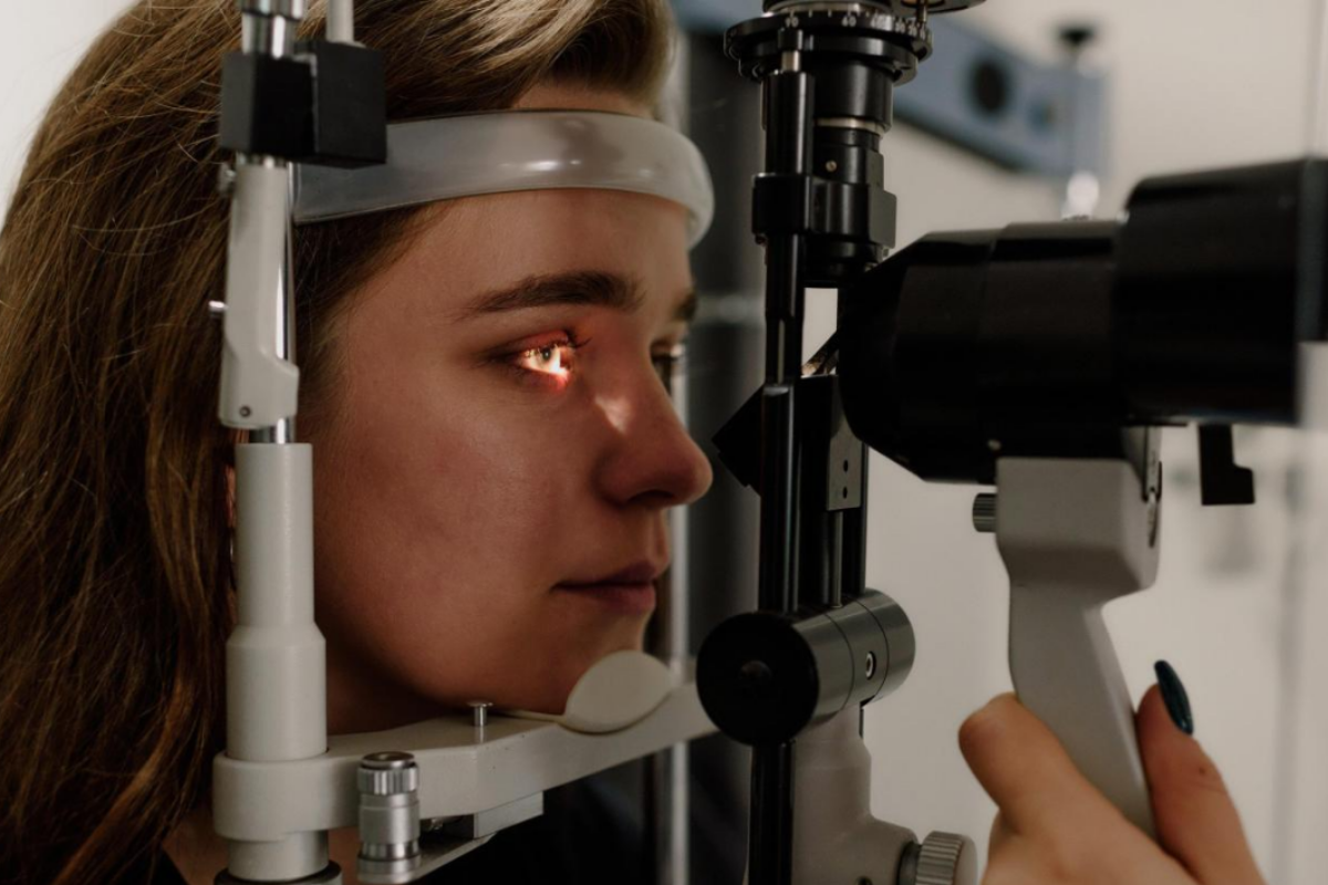 重庆近视矫正哪家医院好手术量前三甲,飞秒后一定会眩