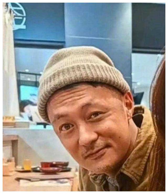 余文乐42岁近照曝光,容颜已苍老成老伯,大小眼严重!_生活_岁月_家庭