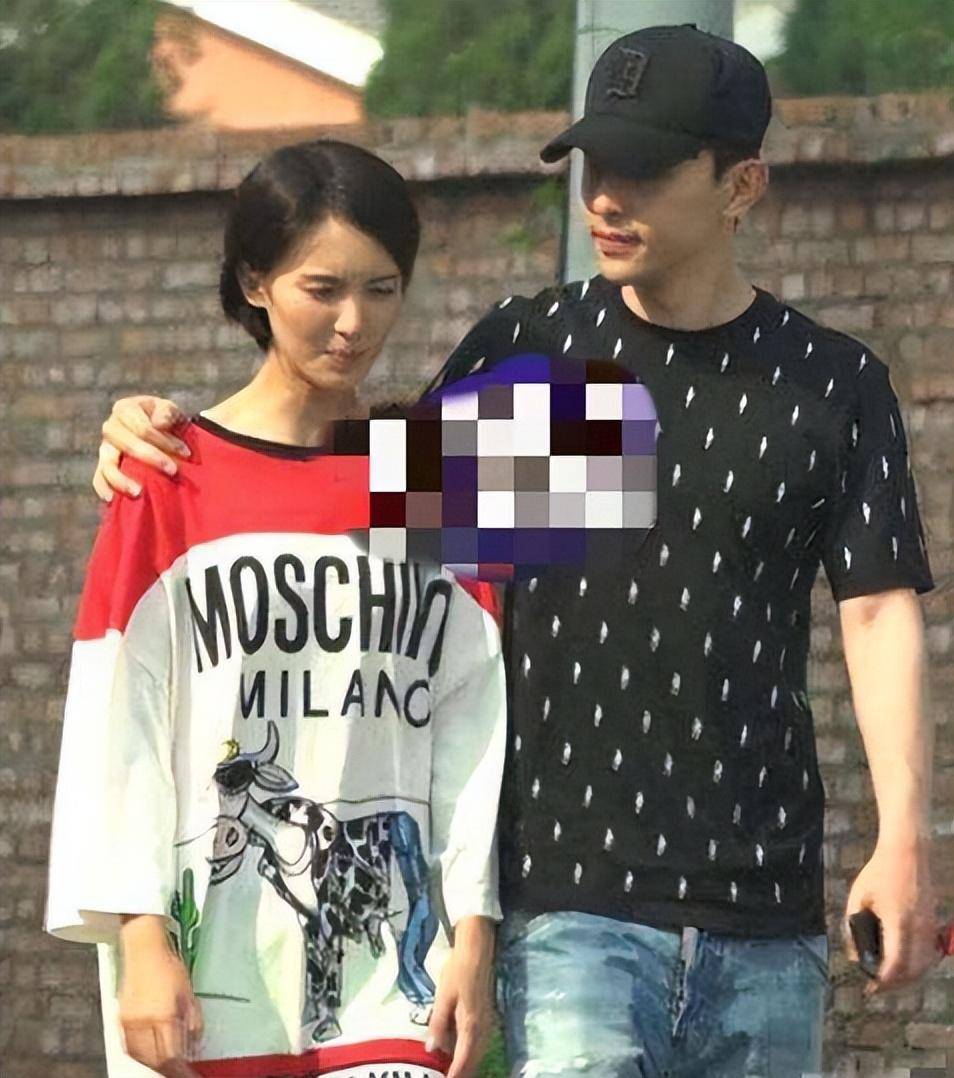 当金晨和邓伦的恋情被揭露时,正逢邓伦的职业生涯处于上升阶段,而金晨