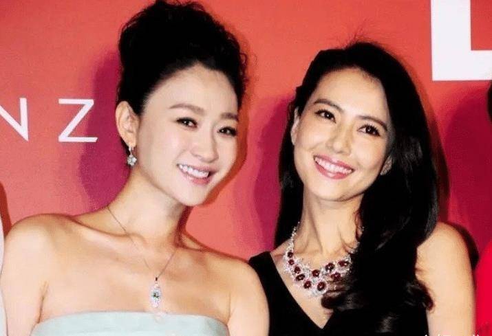 《光荣与梦想》开机,高圆圆李小冉姐妹搭档,光看路透就想追!