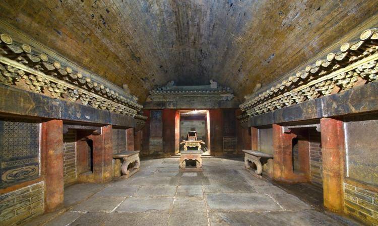 康乾地宫都被盗了,为何只有乾隆地宫对外开放,康熙墓经历了什么_大火