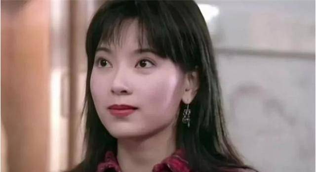 傅明宪只有15岁,权衡之下,她还是决定先完成学业,再继续自己的演员梦