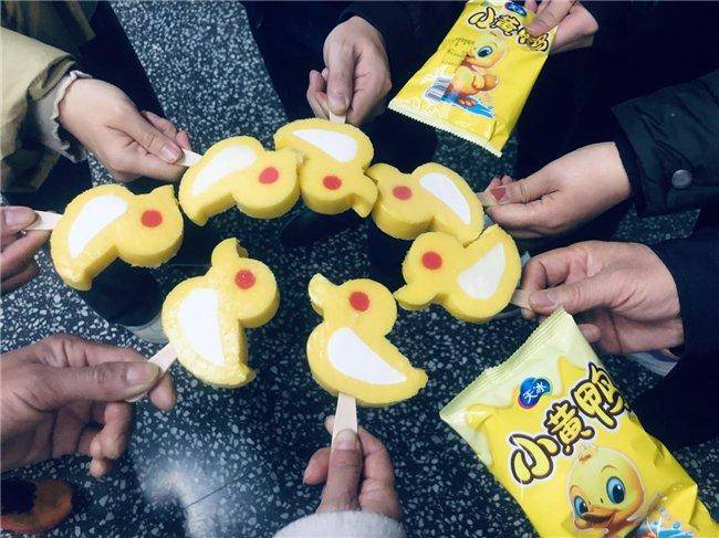 辣到眼泪直出,鼻涕横飞时,急需一些解辣食物来快速缓解口腔麻辣的灼烧