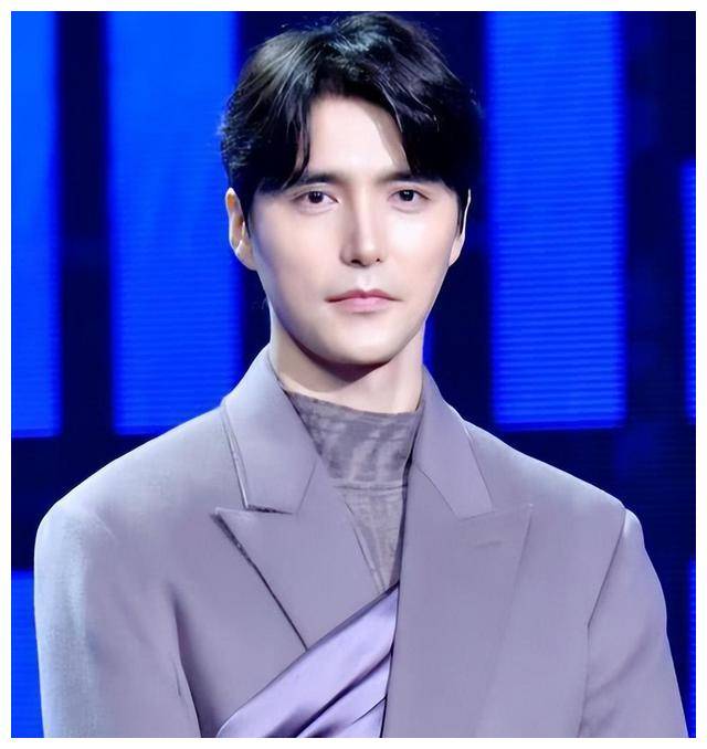 "音乐剧王子"阿云嘎:3岁丧父,6岁丧母,长兄逝世,命比小说苦_哥哥_谢娜