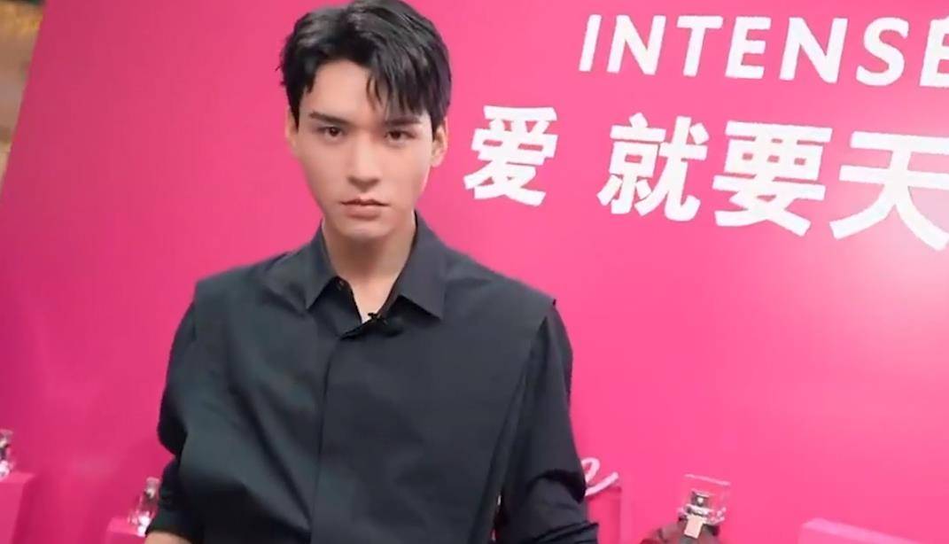 "娱圈打工人"龚俊:凭《山河令》一炮而红,却把向往的生活整惨_网友