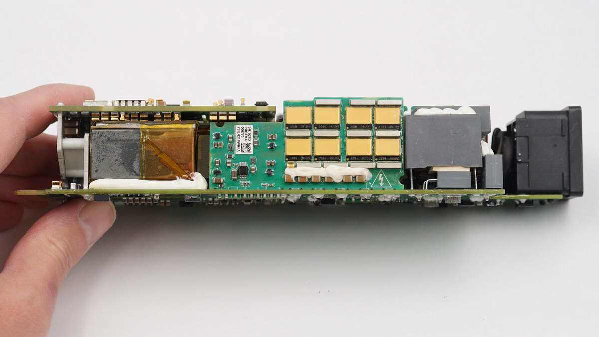 称工业艺术品是对它的尊重,华为3000w氮化镓钛金牌电源拆解_输出_小板