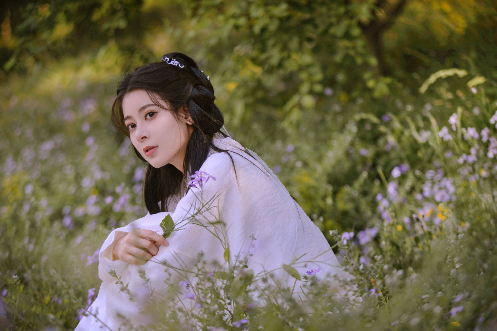 娱乐点评:肖战,迪丽热巴,胡歌,赵昭仪,古天乐,金晨_白敬亭_关系_热度