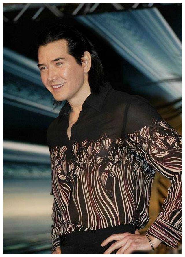 多金帅气大龄男星,至今单身成龙已71岁,你造吗?_生活_人生_事业有成