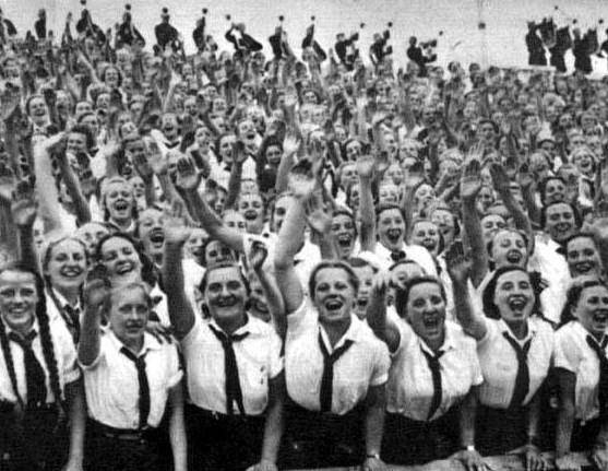 二战胜利,希特勒下辖女护士被判绞刑,为求生向法官提出龌龊请求_德国