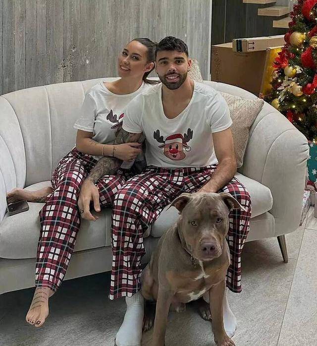 为应对暴力入室盗窃事件,拉亚购买并训练了一只大型斗牛犬_悟空_主人