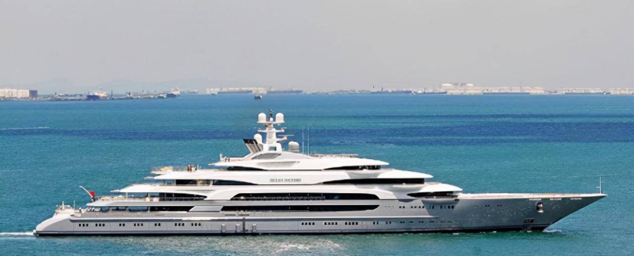 杰弗里名下的私人飞机,多达17架,其中既有像庞巴迪环球快车,和湾流g50