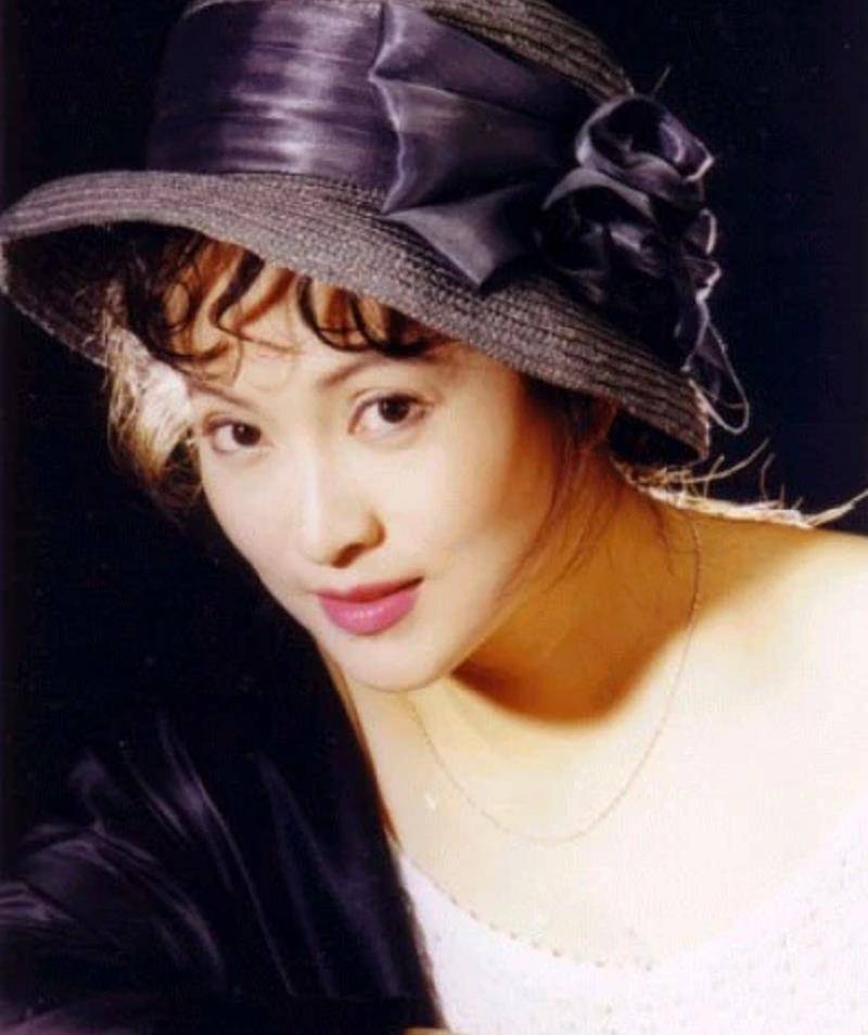 80年代"挂历美人"李勇勇:曾红极一时,而今看淡沉寂_形象_广大观众