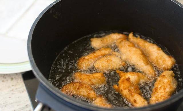 炸过的油,这样做能快速回清,和新油一样,既省钱又健康!