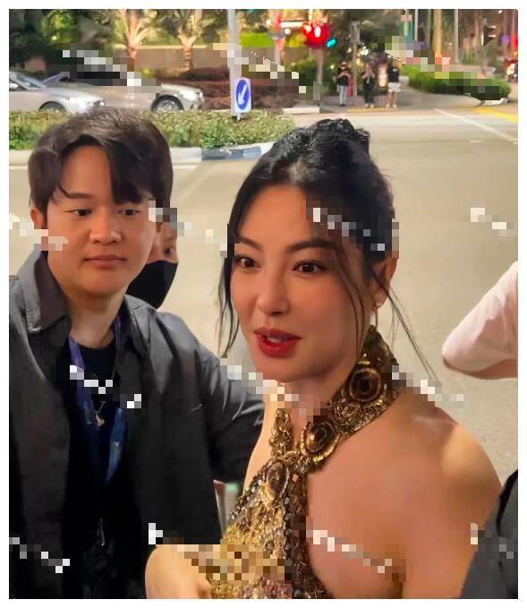 女神滤镜破碎,张雨绮火辣露肩装,热情表情失控!_互动_生活_时间