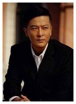 今天,我们要聚焦其中一个实力派男演员,他就是于毅.