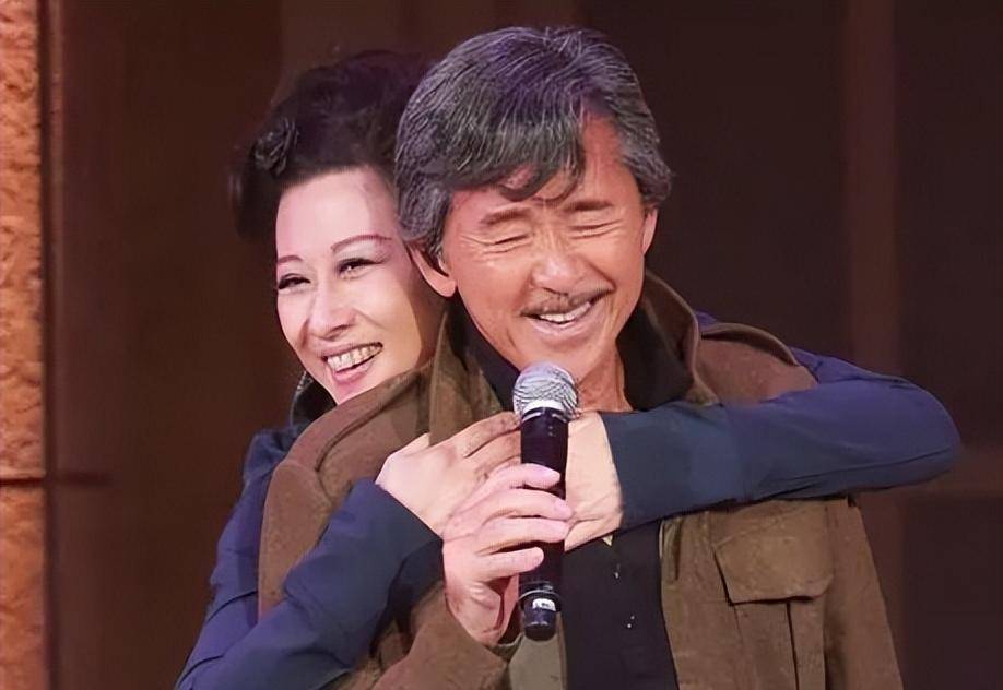 "一代天后"叶倩文曾与费翔高调秀恩爱,为何转身嫁大14岁的林子祥_母亲