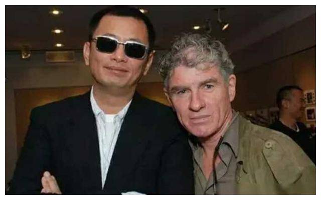 与杜可风拍第二套结婚照,搂抱合照甜蜜开心._艺术_摄影_岁月