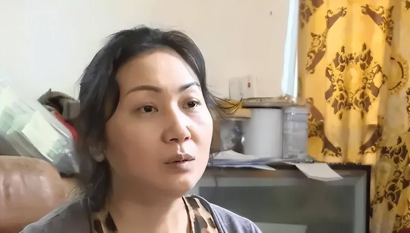 她还听孩子的姑姑说,老大和老二已经考上美国的大学了,希望唐颖能帮她