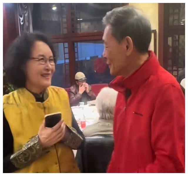 多位老戏骨齐聚,沈丹萍携外籍老公现身,宋晓英惊艳亮相!
