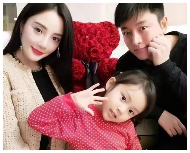 "星二代"甜馨:霸气维护老妈李小璐,自己却被人骂到了今天_贾乃亮_女儿